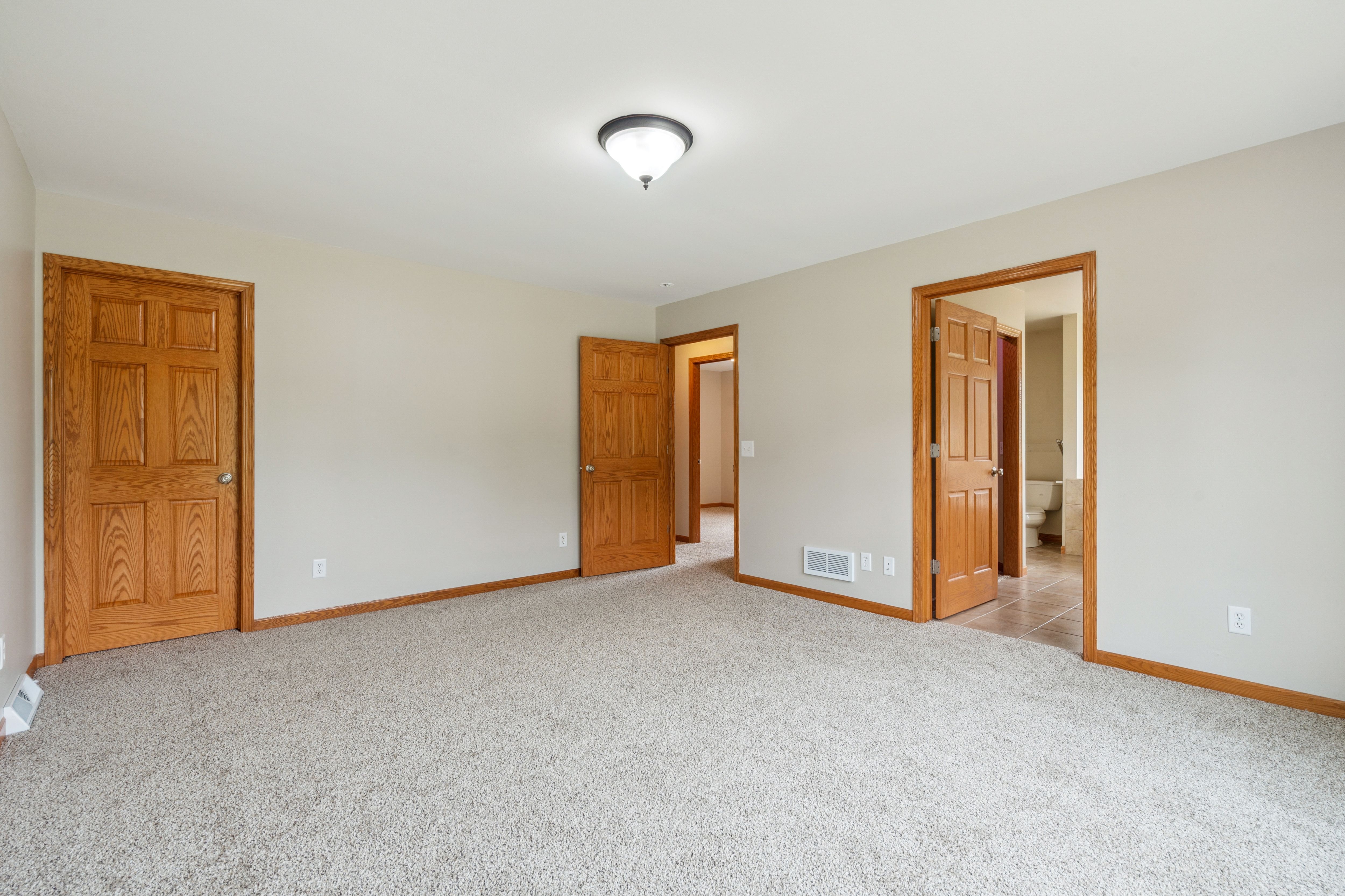 Listing Photo: 25-170 780 Country Club Ct
